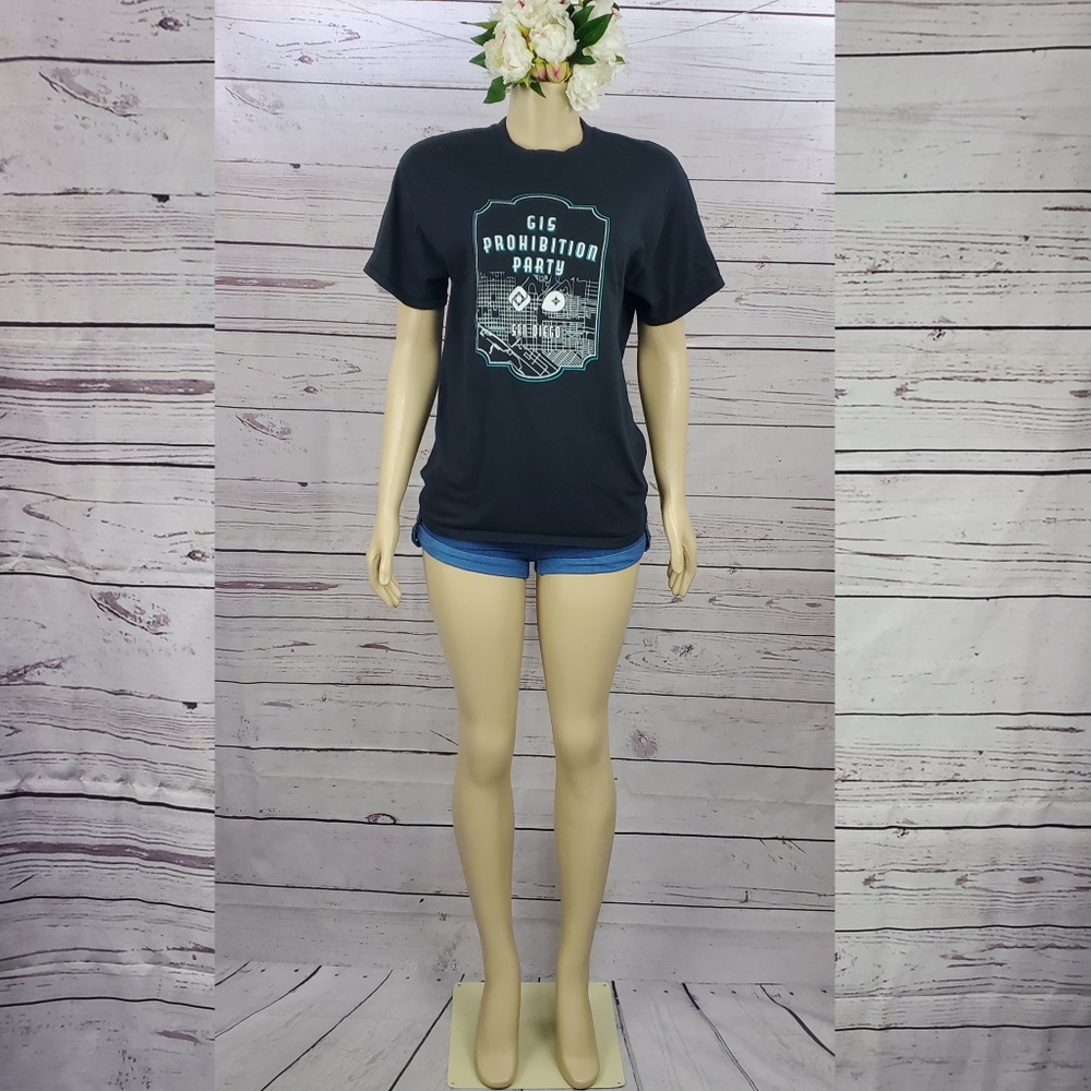 Gildan Medium Black T-Shirt Classic Crew Neck Short Sleeve Casual Tee - Picture 2 of 7
